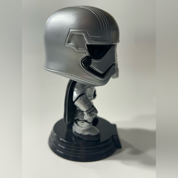 Star Wars - Captain Phasma Bobblehead Funko Pop! #65 - ✨ - Picture 5 of 6